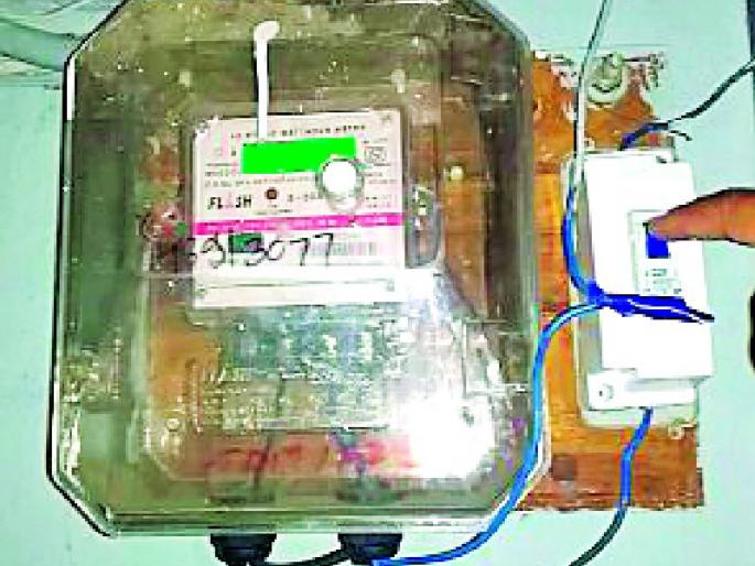 Only 61% of electricity consumers paid their bills | केवळ ६१ टक्के वीज ग्राहकांनी भरले बिल Only 61% of electricity consumers paid their bills | केवळ ६१ टक्के वीज ग्राहकांनी भरले बिल
