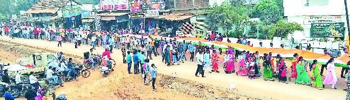 Gadhachiroliar's attention attracted by Maharali | महारॅलीने वेधले गडचिरोलीकरांचे लक्ष Gadhachiroliar's attention attracted by Maharali | महारॅलीने वेधले गडचिरोलीकरांचे लक्ष