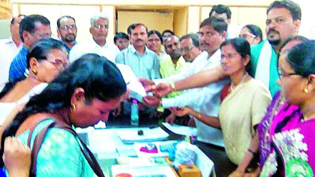 Composite response in Bandh district | बंदला जिल्ह्यात संमिश्र प्रतिसाद Composite response in Bandh district | बंदला जिल्ह्यात संमिश्र प्रतिसाद