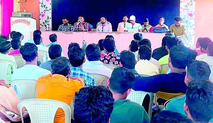 Seasonal field staff struggle to cancel the 'she' notification | ‘ती’ अधिसूचना रद्द करण्यासाठी हंगामी क्षेत्र कर्मचाऱ्यांची धडपड Seasonal field staff struggle to cancel the 'she' notification | ‘ती’ अधिसूचना रद्द करण्यासाठी हंगामी क्षेत्र कर्मचाऱ्यांची धडपड