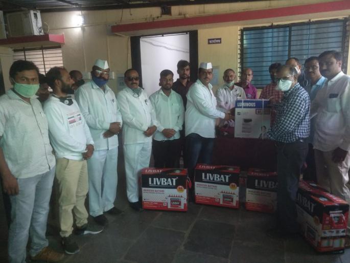 Battery with four inverters to Ghoti Hospital | घोटी रुग्णालयाला चार इन्व्हर्टरसह बॅटरी Battery with four inverters to Ghoti Hospital | घोटी रुग्णालयाला चार इन्व्हर्टरसह बॅटरी