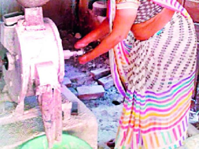 Divyang Urmila became a lighthouse of success | भरकटलेल्यांना यशाचा दीपस्तंभ बनली दिव्यांग उर्मिला Divyang Urmila became a lighthouse of success | भरकटलेल्यांना यशाचा दीपस्तंभ बनली दिव्यांग उर्मिला