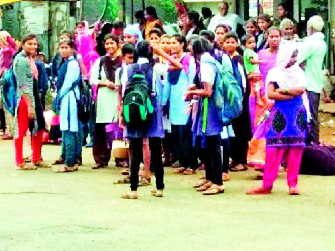 Simplify bus service on Kamatha Marg | कामठा मार्गावरील बस सेवा सुरळीत करा Simplify bus service on Kamatha Marg | कामठा मार्गावरील बस सेवा सुरळीत करा