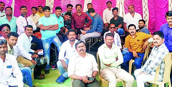 Shown to contract driver on a daily basis | कंत्राटी वाहनचालकांना दाखविले रोजंदारीवर Shown to contract driver on a daily basis | कंत्राटी वाहनचालकांना दाखविले रोजंदारीवर