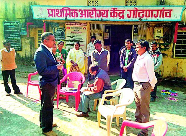 Suspension proceedings on two Latte employees | दोन लेटलतीफ कर्मचाऱ्यांवर निलंबनाची कारवाई Suspension proceedings on two Latte employees | दोन लेटलतीफ कर्मचाऱ्यांवर निलंबनाची कारवाई