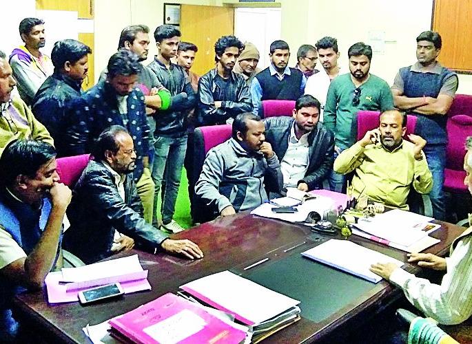 The patient's death by putting off the oxygen mask | बंद आक्सिजन मॉस्क लावल्याने रुग्णाचा मृत्यू The patient's death by putting off the oxygen mask | बंद आक्सिजन मॉस्क लावल्याने रुग्णाचा मृत्यू