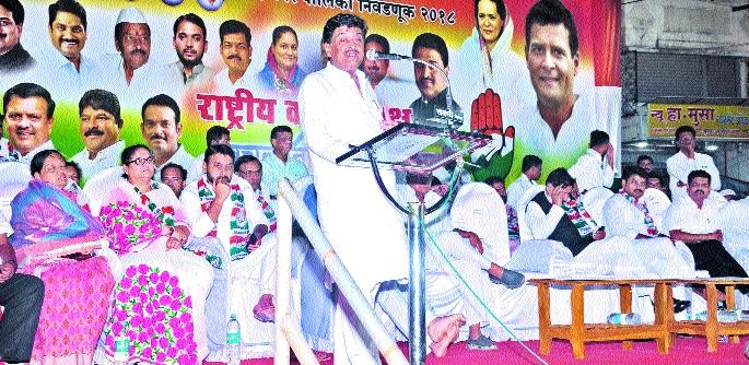 The beginning of winning the state from Sangli: Ashok Chavan - Congress meeting in Mumbai | राज्य जिंकण्याची सुरुवात सांगलीतूनच : अशोक चव्हाण -मिरजेत काँग्रेसची वचनपूर्ती सभा The beginning of winning the state from Sangli: Ashok Chavan - Congress meeting in Mumbai | राज्य जिंकण्याची सुरुवात सांगलीतूनच : अशोक चव्हाण -मिरजेत काँग्रेसची वचनपूर्ती सभा
