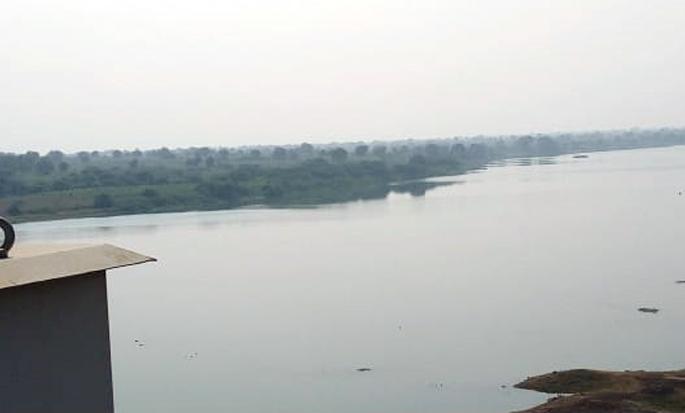 Water reached the Jogaladevi Bandh, waiting for Mangrul | जोगलादेवी बंधाऱ्यात पाणी पोहोचले, मंगरूळला प्रतीक्षा