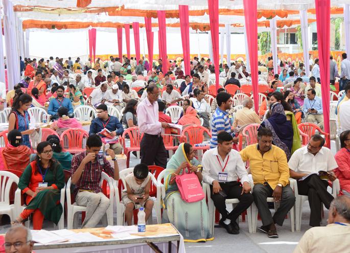 Respond to the Mayawasri Bride-cum-introduction rally | माहेश्वरी वधू-वर परिचय मेळाव्यास प्रतिसाद Respond to the Mayawasri Bride-cum-introduction rally | माहेश्वरी वधू-वर परिचय मेळाव्यास प्रतिसाद