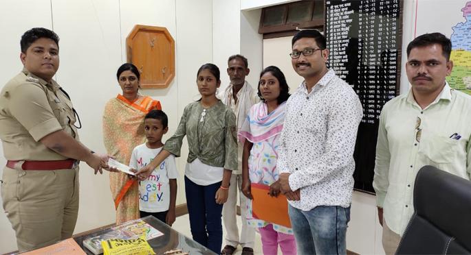 The 'Jalna pattern' of khaki uniform is becoming widespread | खाकी वर्दीच्या मदतीचा ‘जालना पॅटर्न’ होतोय व्यापक