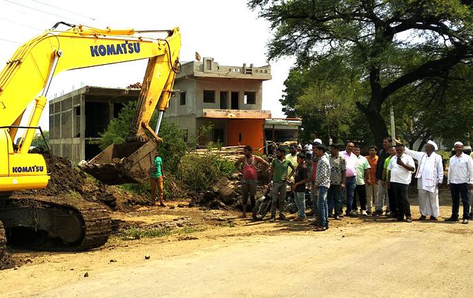 Nagar Panchayat stopped the work of water supply scheme for Sillod | सिल्लोडला जाणाऱ्या पाणीपुरवठा योजनेचे काम नगरपंचायतने रोखले