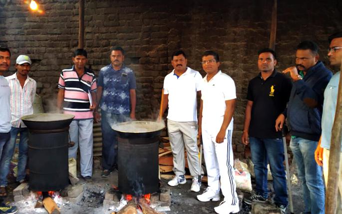 Police raids at liquor bar | दारू अड्ड्यावर पोलिसांचा छापा