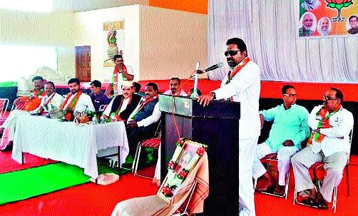 District-level meeting of the BJP Industries Association at Kalvan | कळवणला भाजपा उद्योग आघाडीची जिल्हास्तरीय बैठक District-level meeting of the BJP Industries Association at Kalvan | कळवणला भाजपा उद्योग आघाडीची जिल्हास्तरीय बैठक