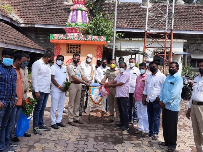 Cleaning operation in Kalvan Police Thane area | कळवण पोलिस ठाणे परिसरात स्वच्छता मोहीम Cleaning operation in Kalvan Police Thane area | कळवण पोलिस ठाणे परिसरात स्वच्छता मोहीम