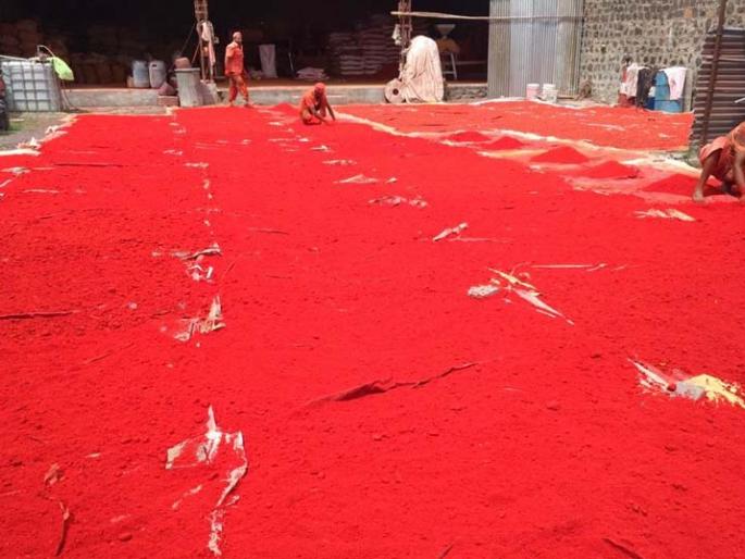 Hit of lockdown; Dhyani na mani..Sankatat sapadala ‘Kunkavacha dhani’ | लॉकडाऊनचा फटका; ध्यानी ना मनी..संकटात सापडला ‘कुंकवाचा धनी’ Hit of lockdown; Dhyani na mani..Sankatat sapadala ‘Kunkavacha dhani’ | लॉकडाऊनचा फटका; ध्यानी ना मनी..संकटात सापडला ‘कुंकवाचा धनी’