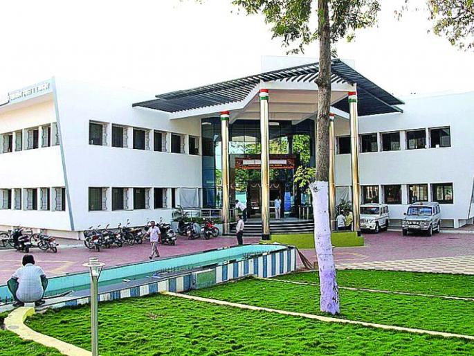 No Competitive tender in Khamgaon municipality | खामगाव पालिकेत स्पर्धात्मक निविदेला हरताळ! No Competitive tender in Khamgaon municipality | खामगाव पालिकेत स्पर्धात्मक निविदेला हरताळ!