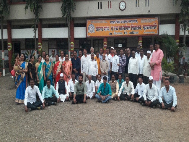 Twenty-eight years later a school full of alumni | अठ्ठावीस वर्षांनंतर माजी विद्यार्थ्यांची भरली शाळा