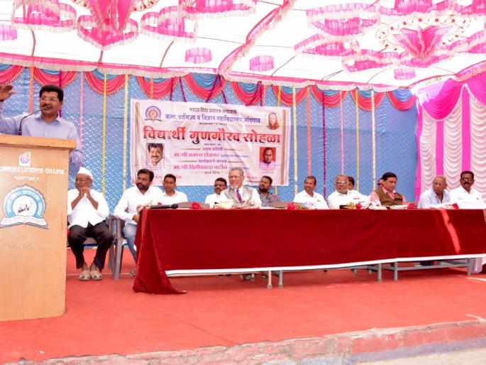  Farmer is the backbone of his life: Prakash Holkar: Nandgaon Student Appreciation Ceremony | शेतकरी हा आपल्या जीवनाचा आधार प्रकाश होळकर: नांदगावला विद्यार्थी गुणगौरव सोहळा