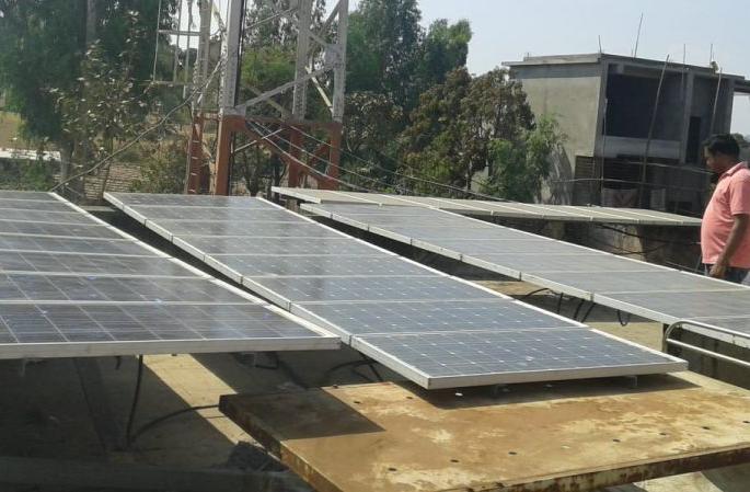Solar panels facilitate convenient telecommunication services | सौर पॅनलमुळे मोलगीत दूरसंचार सेवा सुरळीत Solar panels facilitate convenient telecommunication services | सौर पॅनलमुळे मोलगीत दूरसंचार सेवा सुरळीत