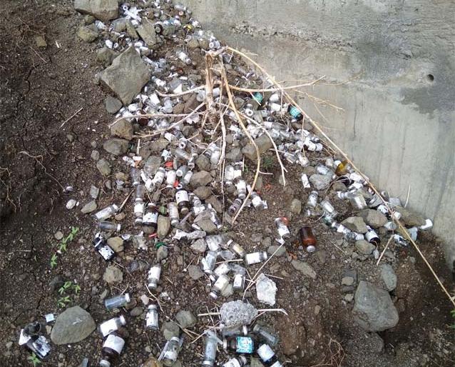 Dangerous Westage Biomedical Dangers Danger | उघडय़ावर फेकलेल्या वेस्टेज बायोमेडिकलमुळे धोका Dangerous Westage Biomedical Dangers Danger | उघडय़ावर फेकलेल्या वेस्टेज बायोमेडिकलमुळे धोका