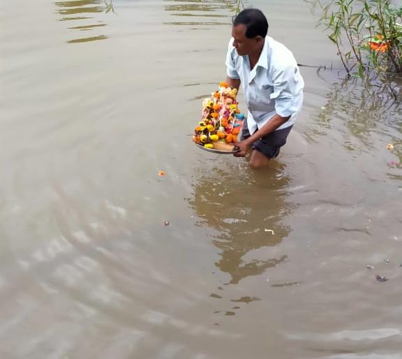 Farewell to Ganaraya in Peth taluka | पेठ तालुक्यात साधेपणाने गणरायाला निरोप Farewell to Ganaraya in Peth taluka | पेठ तालुक्यात साधेपणाने गणरायाला निरोप