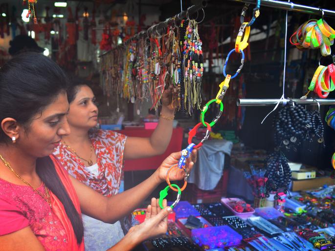 The young girl looks forward to 'Friendship Day' | तरुणाईला ‘फ्रेण्डशिप डे’चे लागले वेध The young girl looks forward to 'Friendship Day' | तरुणाईला ‘फ्रेण्डशिप डे’चे लागले वेध