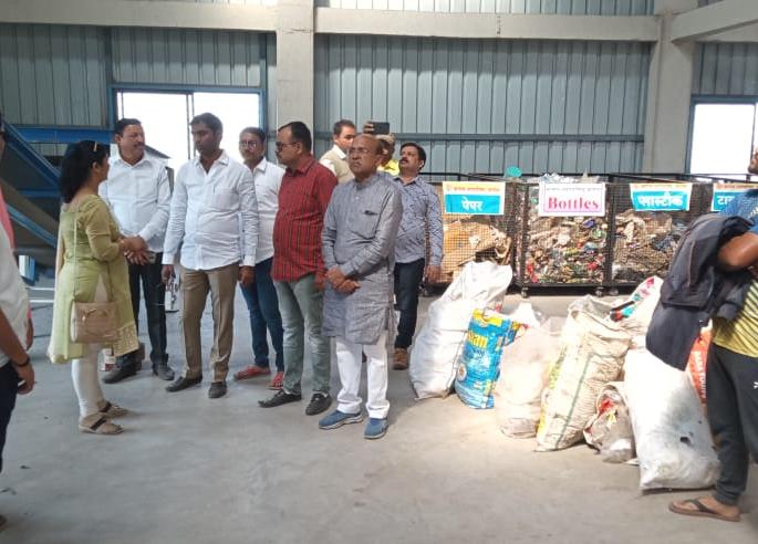 Pimpalgaon's solid waste will soon be on the way | पिंपळगावच्या घन कचऱ्याचा प्रश्न लागणार लवकरच मार्गी Pimpalgaon's solid waste will soon be on the way | पिंपळगावच्या घन कचऱ्याचा प्रश्न लागणार लवकरच मार्गी