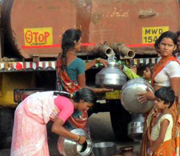 Parbhani: 100 tanker employment | परभणी : १०० टँकरचे नियोजन Parbhani: 100 tanker employment | परभणी : १०० टँकरचे नियोजन