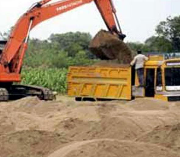 Parbhani: Storm in the Godavari area sticks to the bridle | परभणी: गोदावरी पात्रातील वाळू चोरीला लगाम लागेना