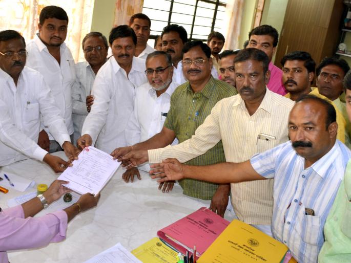 Corporators' rebellion against the parties | पक्षश्रेष्ठीविरुद्ध नगरसेवकांचे बंड Corporators' rebellion against the parties | पक्षश्रेष्ठीविरुद्ध नगरसेवकांचे बंड