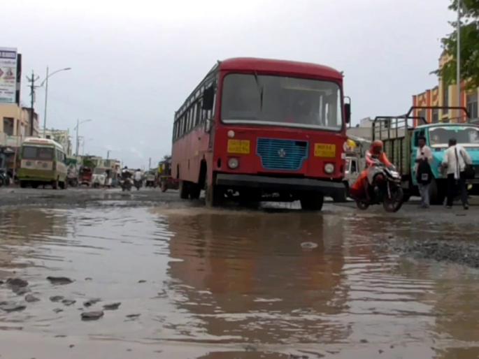 Nanded-Pune highway collapses | नांदेड-पुणे महामार्गावर पडले जीवघेणे खड्डे Nanded-Pune highway collapses | नांदेड-पुणे महामार्गावर पडले जीवघेणे खड्डे