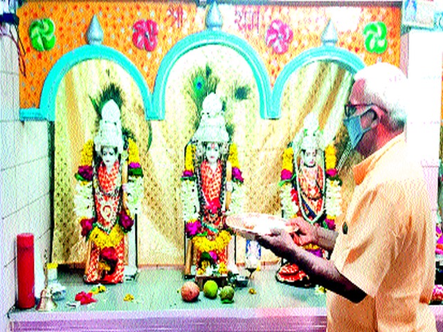 Ramjamotsav is in full swing! | सुन्या सुन्या गाभाºयात रामजन्मोत्सव! Ramjamotsav is in full swing! | सुन्या सुन्या गाभाºयात रामजन्मोत्सव!