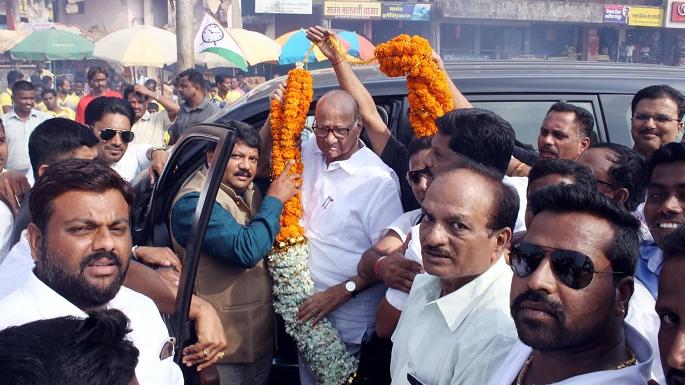 Sharad Pawar meets Abid Naik at Kankavli | कणकवली येथे अबिद नाईक यांच्या निवासस्थानी शरद पवार यांची भेट Sharad Pawar meets Abid Naik at Kankavli | कणकवली येथे अबिद नाईक यांच्या निवासस्थानी शरद पवार यांची भेट