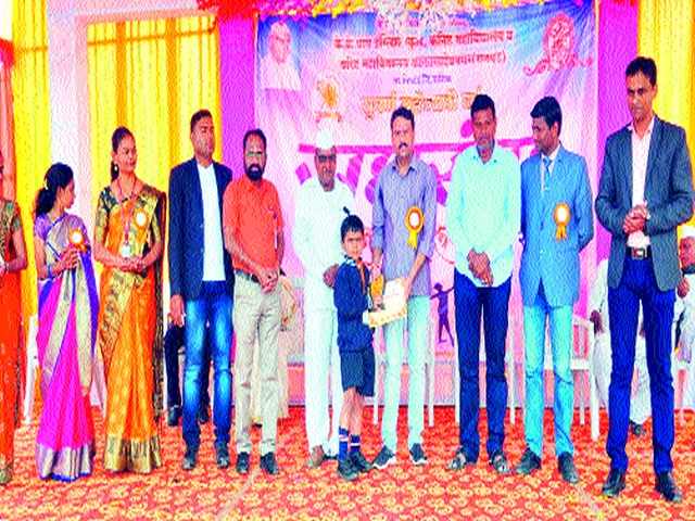 The poem lives because of the ovaries on the caste | जात्यावरील ओवींमुळेच कविता जिवंत The poem lives because of the ovaries on the caste | जात्यावरील ओवींमुळेच कविता जिवंत