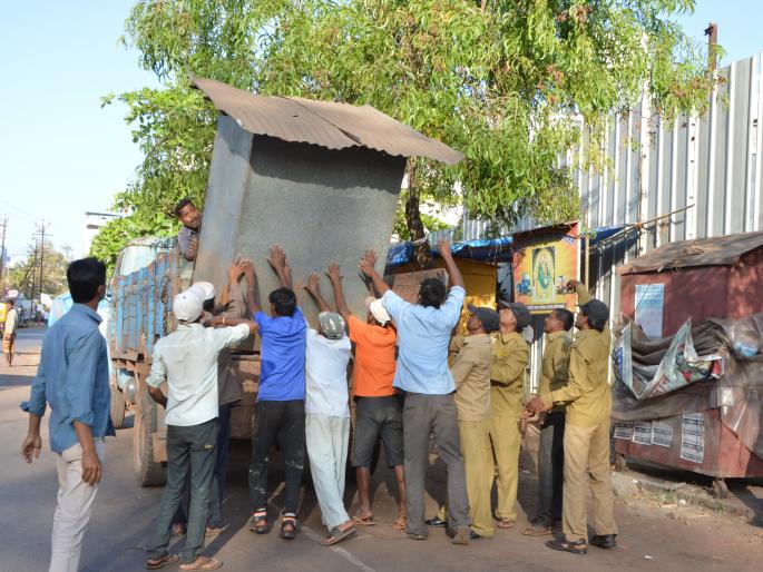 The encroachment was withdrawn in Ratnagiri, the action taken by the Municipal Council | रत्नागिरीत अतिक्रमणे हटवली, नगर परिषदेची कारवाई The encroachment was withdrawn in Ratnagiri, the action taken by the Municipal Council | रत्नागिरीत अतिक्रमणे हटवली, नगर परिषदेची कारवाई