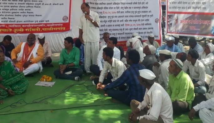 Without celebrating birthdays, fasting done for various demands of farmers in Chalisgaon | वाढदिवस साजरा न करता, चाळीसगाव येथे शेतकऱ्यांच्या विविध मागण्यांसाठी केले उपोषण Without celebrating birthdays, fasting done for various demands of farmers in Chalisgaon | वाढदिवस साजरा न करता, चाळीसगाव येथे शेतकऱ्यांच्या विविध मागण्यांसाठी केले उपोषण