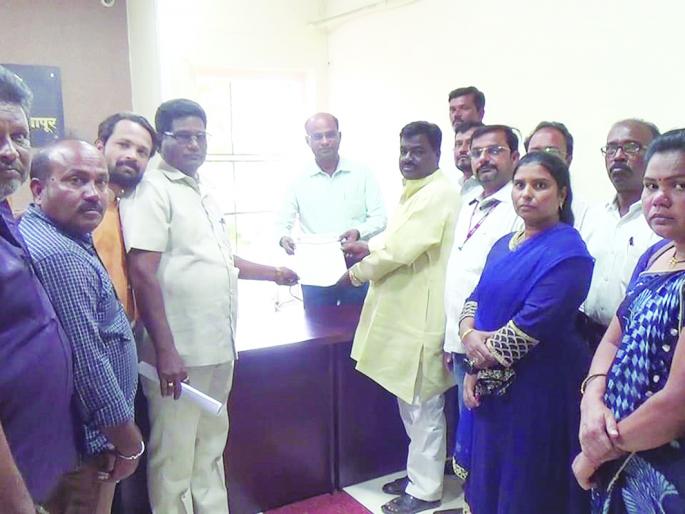 The lure of Anand Shidha is not just the grain distribution of the previous month; Allegation of repai | आनंद शिधाच्या आमिषाने मागील महिन्यातील धान्य वाटपच नाही; रिपाइंचा आरोप