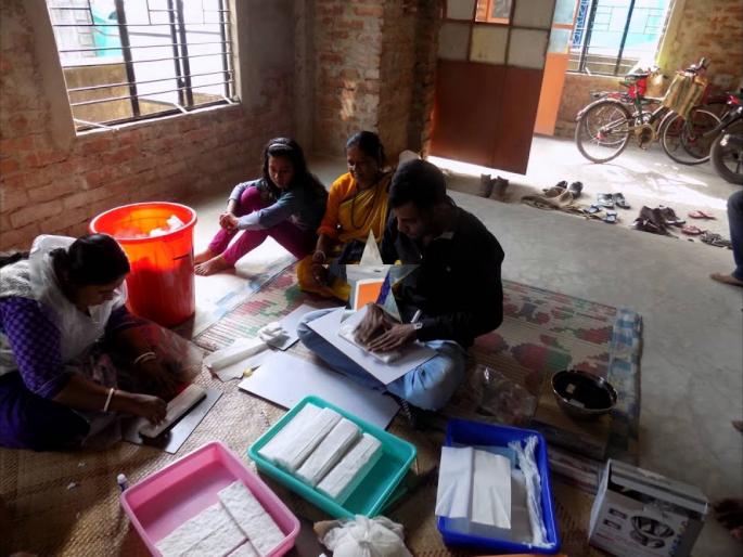 Allocating sanitary napkins at reasonable rates to adolescent girls | किशोरवयीन मुलींना माफक दरात सॅनेटरी नॅपकिनचे वाटप  Allocating sanitary napkins at reasonable rates to adolescent girls | किशोरवयीन मुलींना माफक दरात सॅनेटरी नॅपकिनचे वाटप