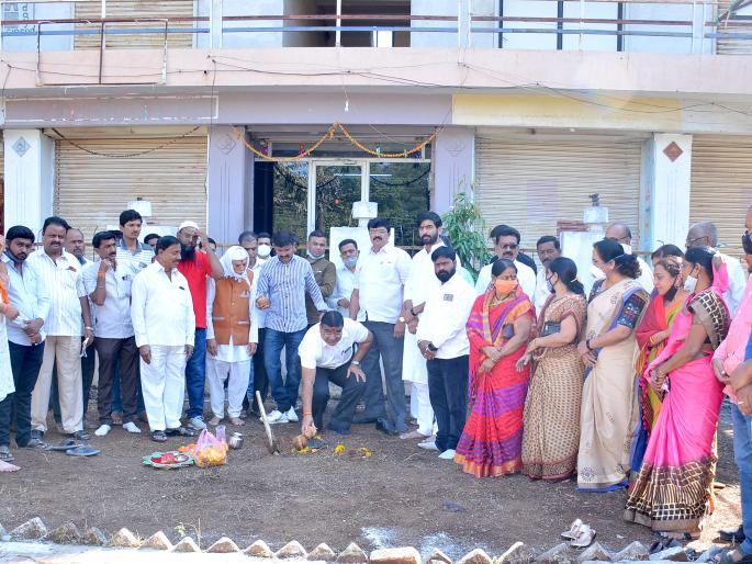 Bhumipujan of garden beautification work | उद्यानाच्या सुशोभीकरण कामाचे भुमीपूजन Bhumipujan of garden beautification work | उद्यानाच्या सुशोभीकरण कामाचे भुमीपूजन