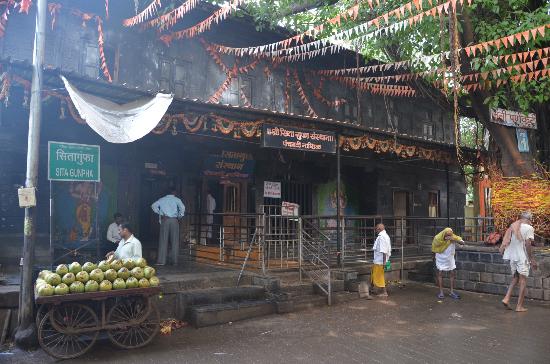 The archaeological department has heard the case of Sitagunga | सीतागुंफाबाबत पुरातत्व खात्याचे कानावर हात The archaeological department has heard the case of Sitagunga | सीतागुंफाबाबत पुरातत्व खात्याचे कानावर हात