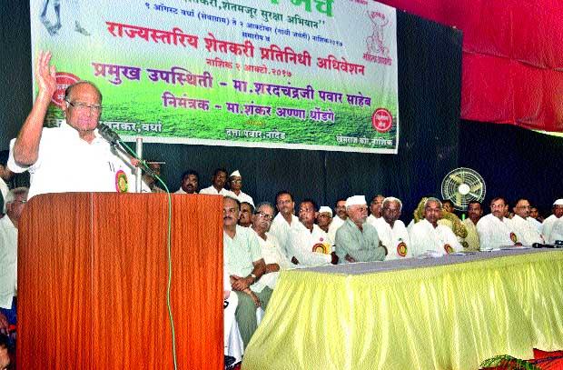 In front of the movement of farmers, they will get themselves down | शेतकºयांच्या आंदोलनात स्वत: उतरेन  In front of the movement of farmers, they will get themselves down | शेतकºयांच्या आंदोलनात स्वत: उतरेन