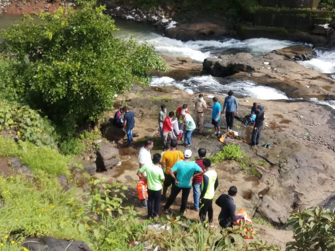 Ranji cricket coach Shekhar Gawli dies after falling in valley | रणजी क्रि क्र ेट प्रशिक्षक शेखर गवळी यांचा दरीत पडल्याने मृत्यु Ranji cricket coach Shekhar Gawli dies after falling in valley | रणजी क्रि क्र ेट प्रशिक्षक शेखर गवळी यांचा दरीत पडल्याने मृत्यु