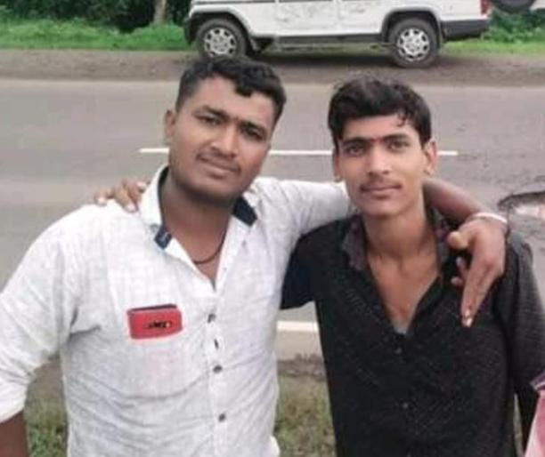 Two friends died on the spot in an accident on Sinnar Road | सिन्नर रस्त्यावर अपघातात दोघा मित्रांचा जागीच मृत्यू Two friends died on the spot in an accident on Sinnar Road | सिन्नर रस्त्यावर अपघातात दोघा मित्रांचा जागीच मृत्यू