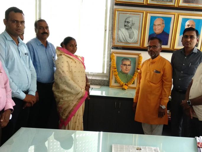 Greetings to Vasantrao Naik on the occasion of Jayanti | वसंतराव नाईक यांना जयंतीनिमित्त अभिवादन Greetings to Vasantrao Naik on the occasion of Jayanti | वसंतराव नाईक यांना जयंतीनिमित्त अभिवादन