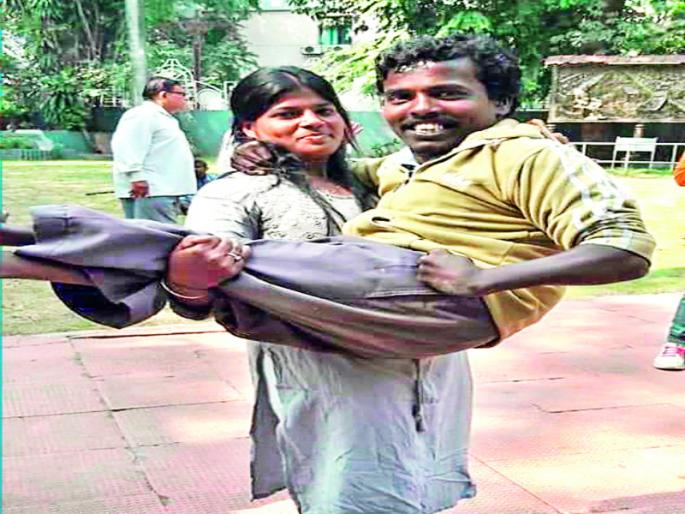 disability questions is handle very sensitively | दिव्यांग दिन विशेष : अपंगांच्या प्रश्नांना भिडणारी ‘रणरागिणी’ disability questions is handle very sensitively | दिव्यांग दिन विशेष : अपंगांच्या प्रश्नांना भिडणारी ‘रणरागिणी’