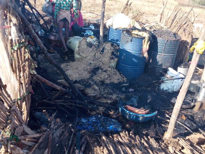 Fire breaks into the house, damages millions in Trimbakeshwar taluka | त्र्यंबकेश्वर तालुक्यात घराला आग,लाखोंचे नुकसान Fire breaks into the house, damages millions in Trimbakeshwar taluka | त्र्यंबकेश्वर तालुक्यात घराला आग,लाखोंचे नुकसान