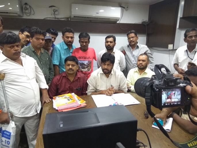 The charges against MLA Bachu Kadu and the allegations made between Sanjay Nirupam and Raj Thackeray | संजय निरुपम आणि राज ठाकरे यांच्यातील वाद ठरवून, आमदार बच्चू कडू यांचा आरोप The charges against MLA Bachu Kadu and the allegations made between Sanjay Nirupam and Raj Thackeray | संजय निरुपम आणि राज ठाकरे यांच्यातील वाद ठरवून, आमदार बच्चू कडू यांचा आरोप