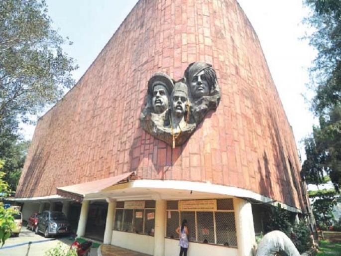 For the last five years Gadkari colony repair bill has been spent | मागील पाच वर्षात गडकरी रंगायतनाच्या दुरुस्तीसाठी कोट्यावधींचा खर्च For the last five years Gadkari colony repair bill has been spent | मागील पाच वर्षात गडकरी रंगायतनाच्या दुरुस्तीसाठी कोट्यावधींचा खर्च