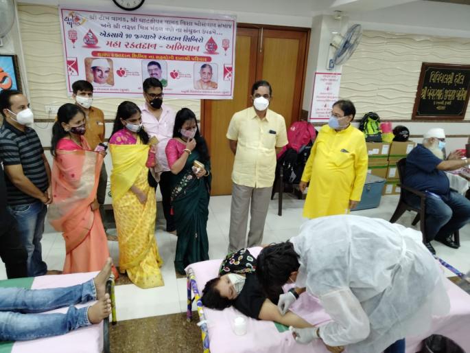 Blood donation of 400 donors at Vagad Vardhman Jain Sanstha camp in Thane | ठाण्यात वागड वर्धमान जैन संस्थेच्या शिबिरात ४०० दात्यांचे रक्तदान Blood donation of 400 donors at Vagad Vardhman Jain Sanstha camp in Thane | ठाण्यात वागड वर्धमान जैन संस्थेच्या शिबिरात ४०० दात्यांचे रक्तदान