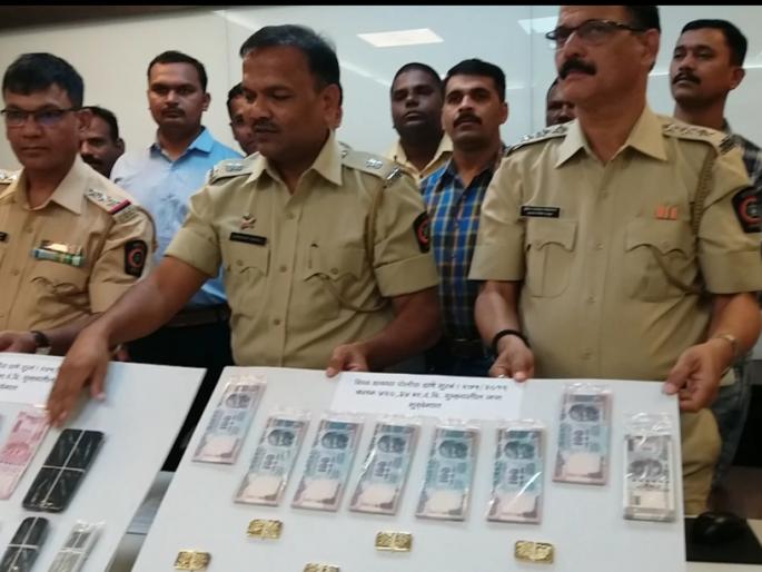 Gang of cheater arrested for cheating businessman in Thane and Mavi Mumbai | ठाणे, नवी मुंबईतील व्यावसायिकांना जादा रकमेचे अमिष दाखवून फसवणूक करणारी टोळी जेरबंद Gang of cheater arrested for cheating businessman in Thane and Mavi Mumbai | ठाणे, नवी मुंबईतील व्यावसायिकांना जादा रकमेचे अमिष दाखवून फसवणूक करणारी टोळी जेरबंद